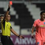 Arbitru acorda 17 cartonase rosii in bataia din Copa Pacena