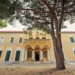 In interiorul Academiei de Tineret a Genoa intr o Abatie din Secolul 12