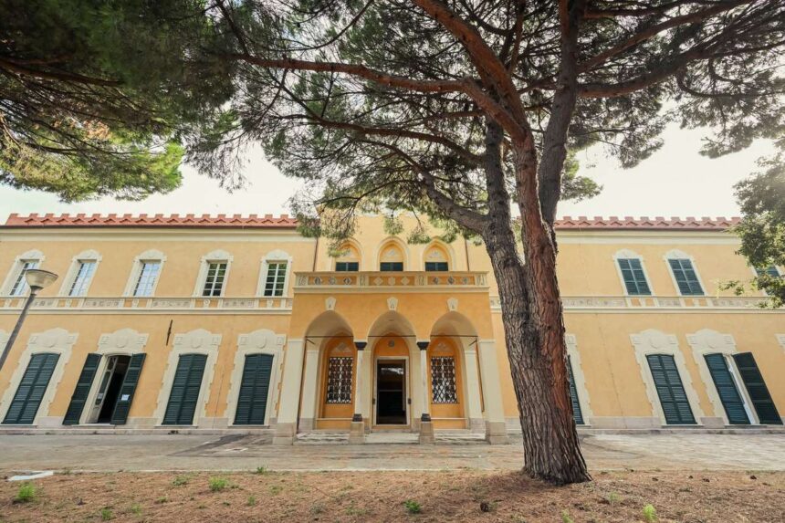 In interiorul Academiei de Tineret a Genoa intr o Abatie din Secolul 12