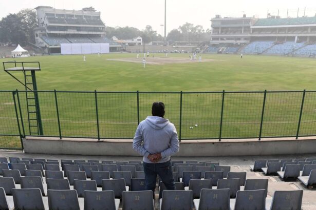 Jucatorul indian de cricket stabileste record mondial cu cincizeci din 11 lovituri