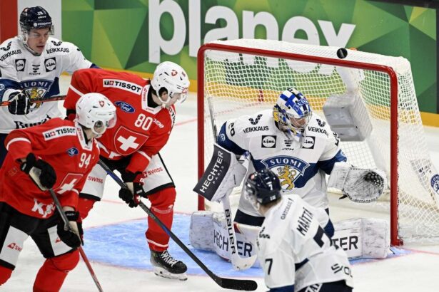 Meciurile de hochei pe gheata din Finlanda Elvetia invinge Finlanda Suedia depaseste Republica Ceha in noaptea de deschidere