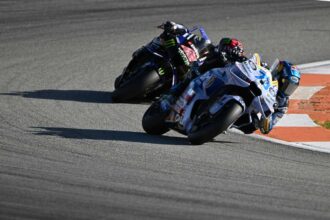 MotoGP Alex Marquez castiga cursa sprint de la Valencia invingandu l pe Pedro Acosta