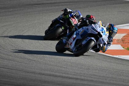 MotoGP Alex Marquez castiga cursa sprint de la Valencia invingandu l pe Pedro Acosta