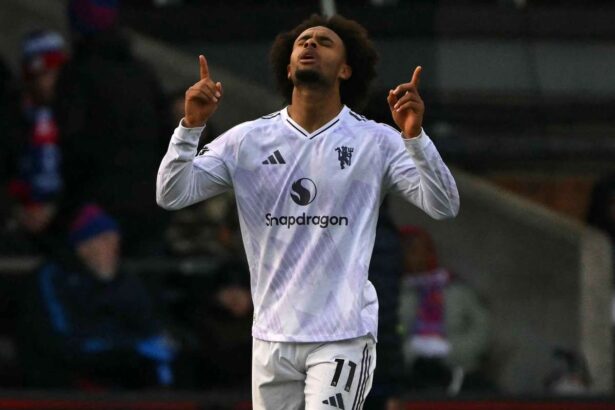Zirkzee si Mount marcheaza pe masura ce Man Utd trece de Crystal Palace