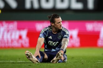 Atacantul lui Ajax Wout Weghorst va lipsi restul anului 2025 din cauza unei accidentari la glezna