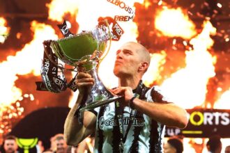 Ayunga marcheaza de doua ori in timp ce St Mirren invins Celtic pentru a castiga Cupa Ligii