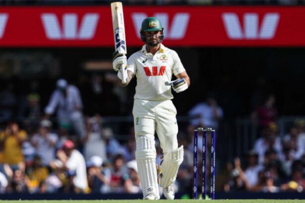 Cenusa Englezii rata opportunitati de wicket in timp ce Australia ia conducerea in al doilea Test
