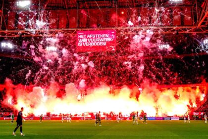 De necrezut Trist Jocul Abandonat Ajax A Costat Dorinta Finala A Fanului Pe Moarte