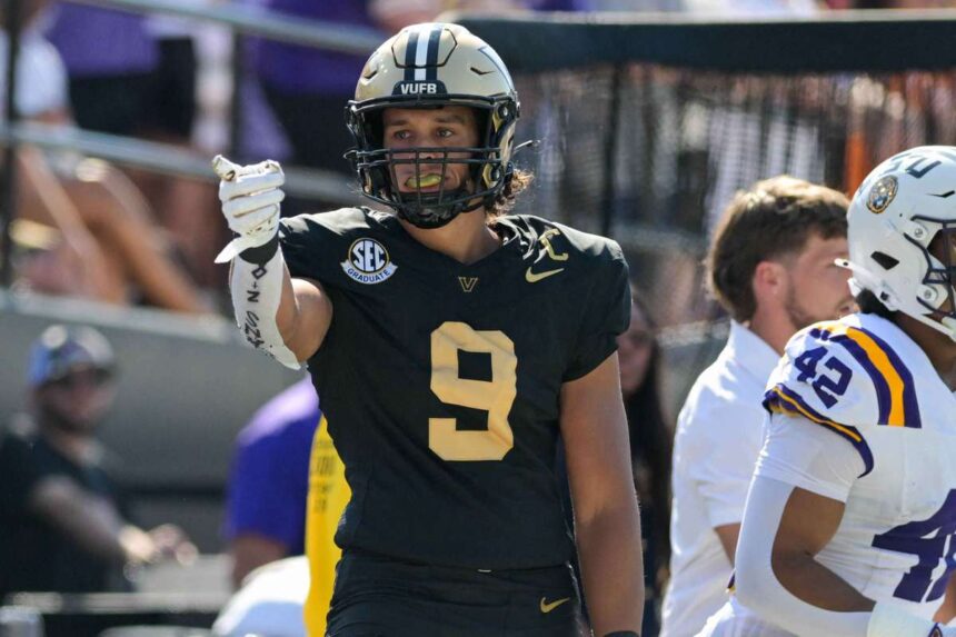 Eli Stowers de la Vanderbilt este primul care castiga Premiul John Mackey