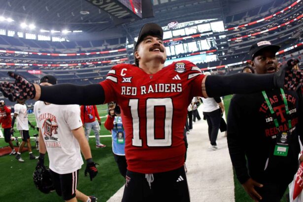 Jacob Rodriguez de la Texas Tech castiga premiul jucatorului defensiv