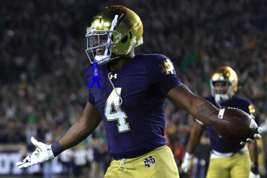 Jeremiyah Love de la Notre Dame face istorie cu Premiul Doak Walker