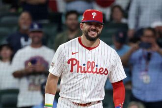 Kyle Schwarber semneaza un contract de cinci ani 150 milioane de dolari cu Phillies