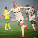 Lens isi consolideaza statutul de lideri in Ligue 1 cu o victorie tarzie impotriva lui Nantes