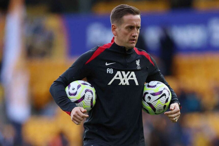 Liverpool se desparte de antrenorul pentru fazele fixe Aaron Briggs