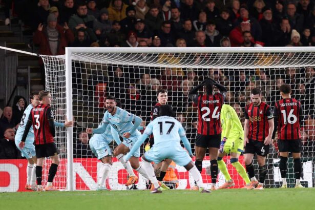 Luptele Bournemouth continua pe masura ce Burnley egaleaza tarziu pentru a opri seria de infrangeri