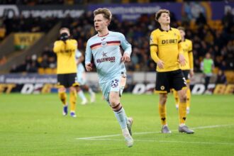 Mizeria lupilor continua pe masura ce Brentford le ofera a 11a infrangere consecutiva