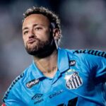 Neymar straluceste pe masura ce Santos lupta impotriva retrogradarii