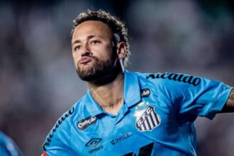 Neymar straluceste pe masura ce Santos lupta impotriva retrogradarii