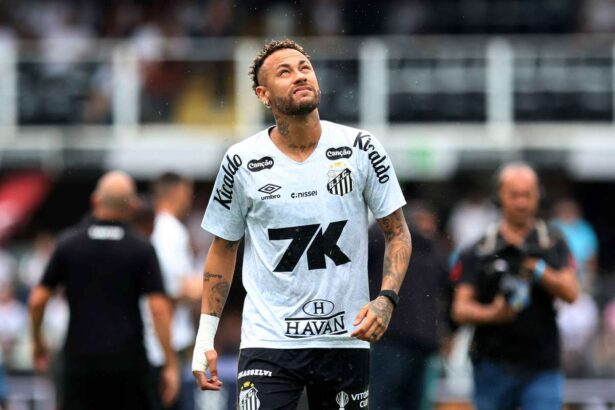 Neymar va sufera o operatie la genunchi dupa ce a ajutat la salvarea lui Santos