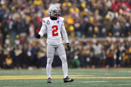 Ohio State Caleb Downs castiga Premiul Fundasului Defensiv 2025
