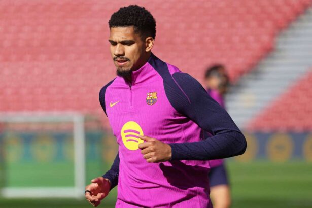 Ronald Araujo din Barcelona revine la antrenamente dupa saptamani de absenta
