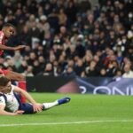 Thomas Frank il apara pe Micky van de Ven pentru alunecarea asupra lui Alexander Isak