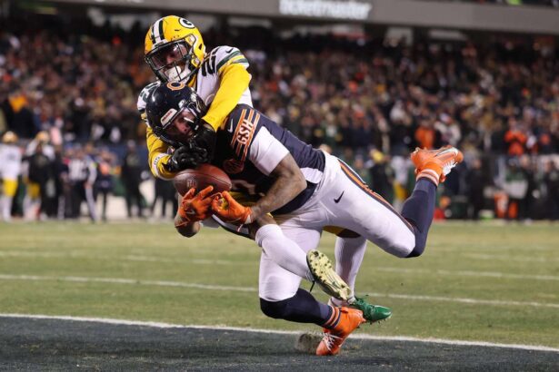 Ursul DJ Moore marcheaza touchdown ul castigator in prelungiri impotriva unei Pachete