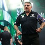 Van Gerwen eliminat de Anderson in timp ce Humphries se confrunta cu Van Veen in sferturi