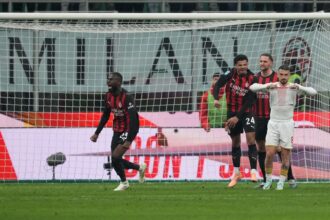 AC Milan smulge un punct cand Genoa rateaza penaltiul de ultimul minut dupa egalarea tarzie a lui Leao