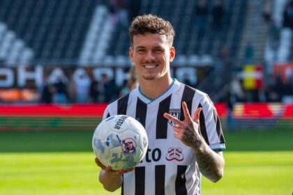 AZ finalizeaza semnarea atacantului lui Heracles Jizz Hornkamp