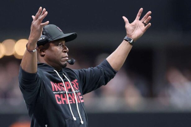 Atlanta Falcons il demit pe antrenorul principal Raheem Morris dupa doi ani