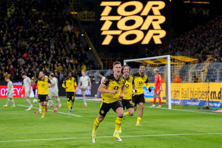 Borussia Dortmund a marcat trei goluri impotriva lui Werder Bremen pentru a se detas in lupta pentru locul doi