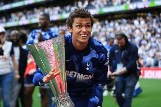 Brennan Johnson Crystal Palace semneaza atacantul Tottenham pentru 35 milioane lire sterline