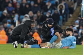 Fundasul lui Manchester City va fi indisponibil din cauza unei accidentari la tibie