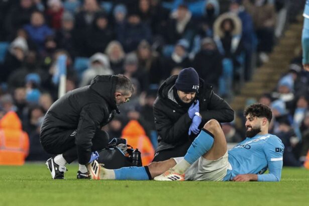 Fundasul lui Manchester City va fi indisponibil din cauza unei accidentari la tibie