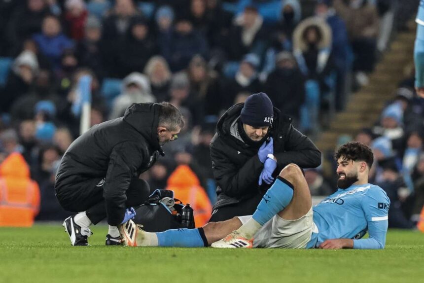 Fundasul lui Manchester City va fi indisponibil din cauza unei accidentari la tibie