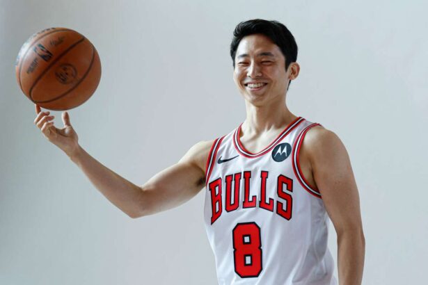 Japonia Yuki Kawamura semneaza un contract de tip doua directii cu Bulls
