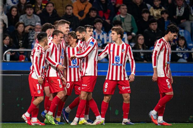 Lovitura libera a lui Griezmann duce pe Atletico Madrid peste Deportivo La Coruna