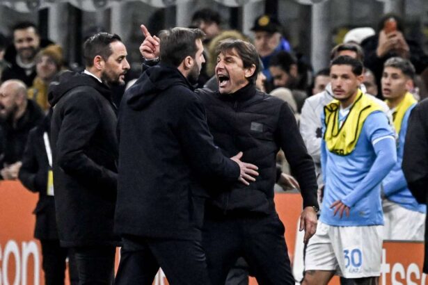 Managerul Napoli Antonio Conte suspendat pentru doua meciuri dupa reactia impotriva Inter