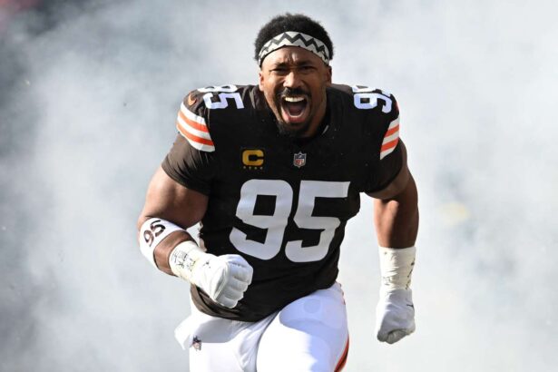 Myles Garrett stabileste recordul NFL pentru saci intr un singur sezon la 23
