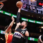 Nuggets Jonas Valanciunas indisponibil timp de patru saptamani din cauza unei intinderi la gamba dupa accidentarea lui Nikola Jokic