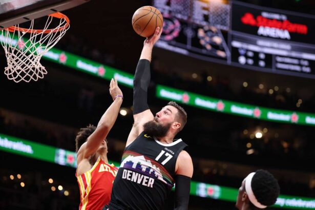 Nuggets Jonas Valanciunas indisponibil timp de patru saptamani din cauza unei intinderi la gamba dupa accidentarea lui Nikola Jokic