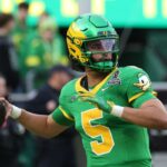 Proiectatul vedeta top NFL Dante Moore ramane in facultate