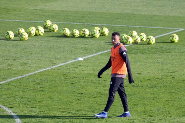 Supercupa Kylian Mbappe va rata meciul impotriva Real Madrid din cauza unei accidentari