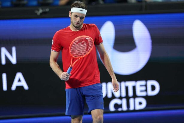 Taylor Fritz se confrunta cu provocari legate de o accidentare la genunchi inaintea Openului Australian