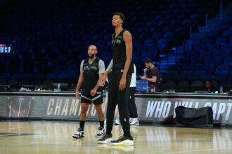 Victor Wembanyama iese din meciul Spurs din cauza unei accidentari