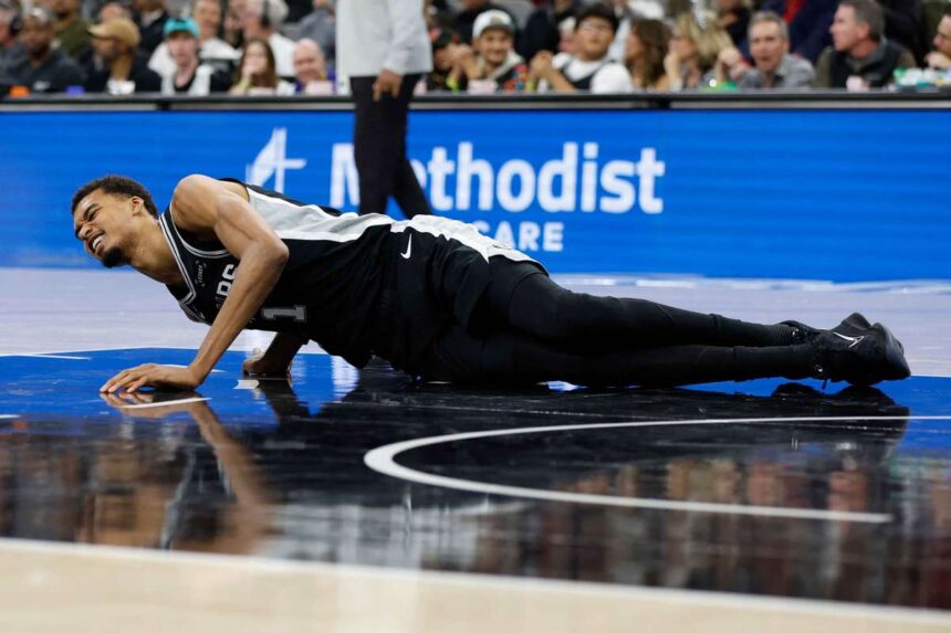 Victor Wembanyama va lipsi de la meciul Spurs cu Trail Blazers
