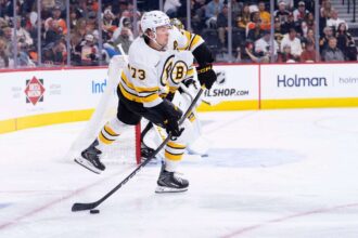 Charlie McAvoy Se Alatura Lui Ray Bourque In Istoria Bruins Dupa Recordul De Serii De Puncte