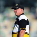 Antrenorul hurricanes laidlaw semneaza extensie de contract acasa