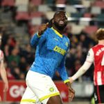Arokodare marcheaza un egalizator tarziu pentru a asigura o remiza lupilor luptatori impotriva Brentford